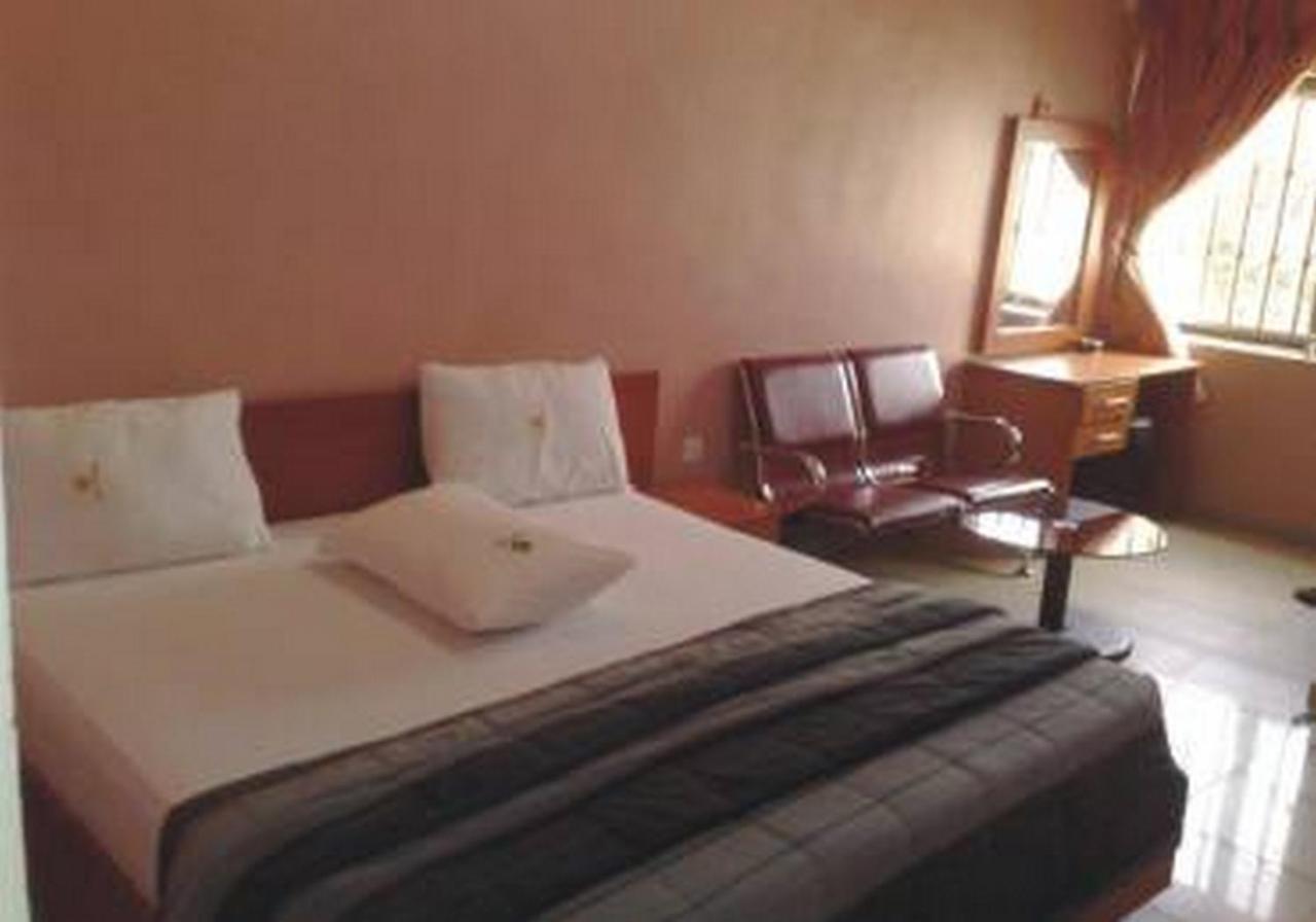 Room In Lodge - Londa Hotel And Suites Port Harcourt Kültér fotó